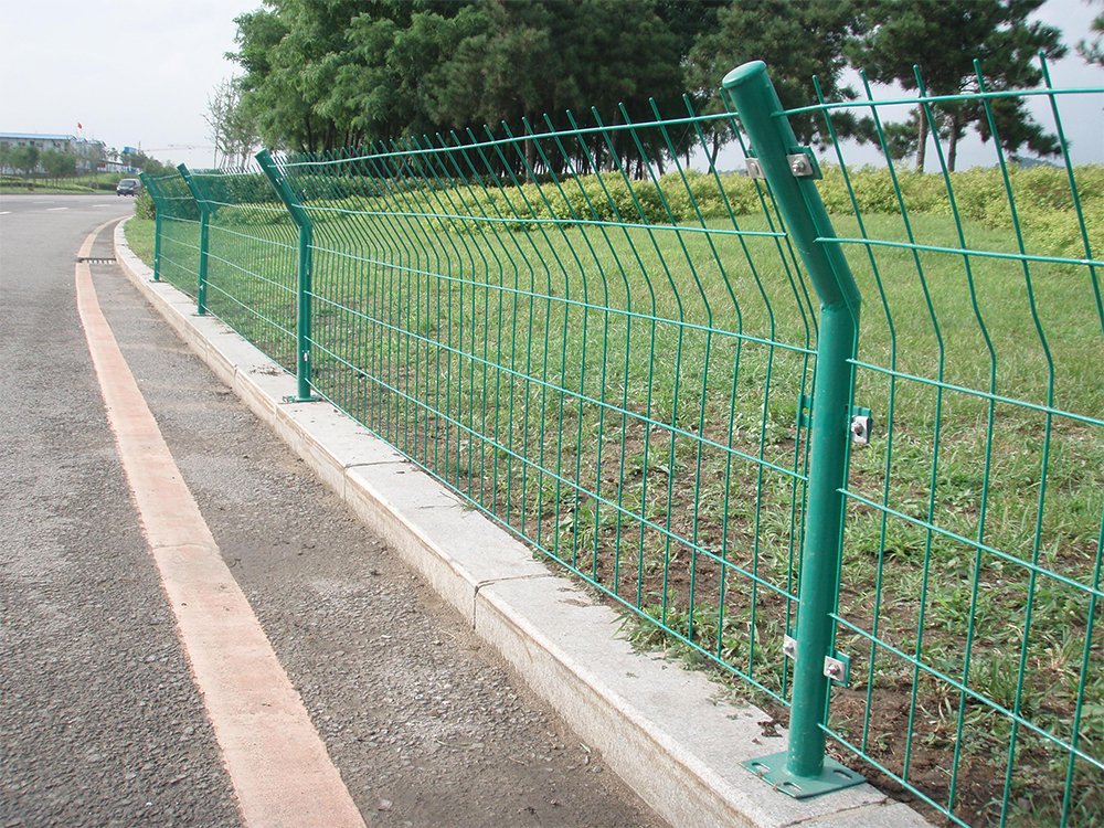 车间隔离护栏报价 公路铁丝护栏网 机场专用护栏网价格