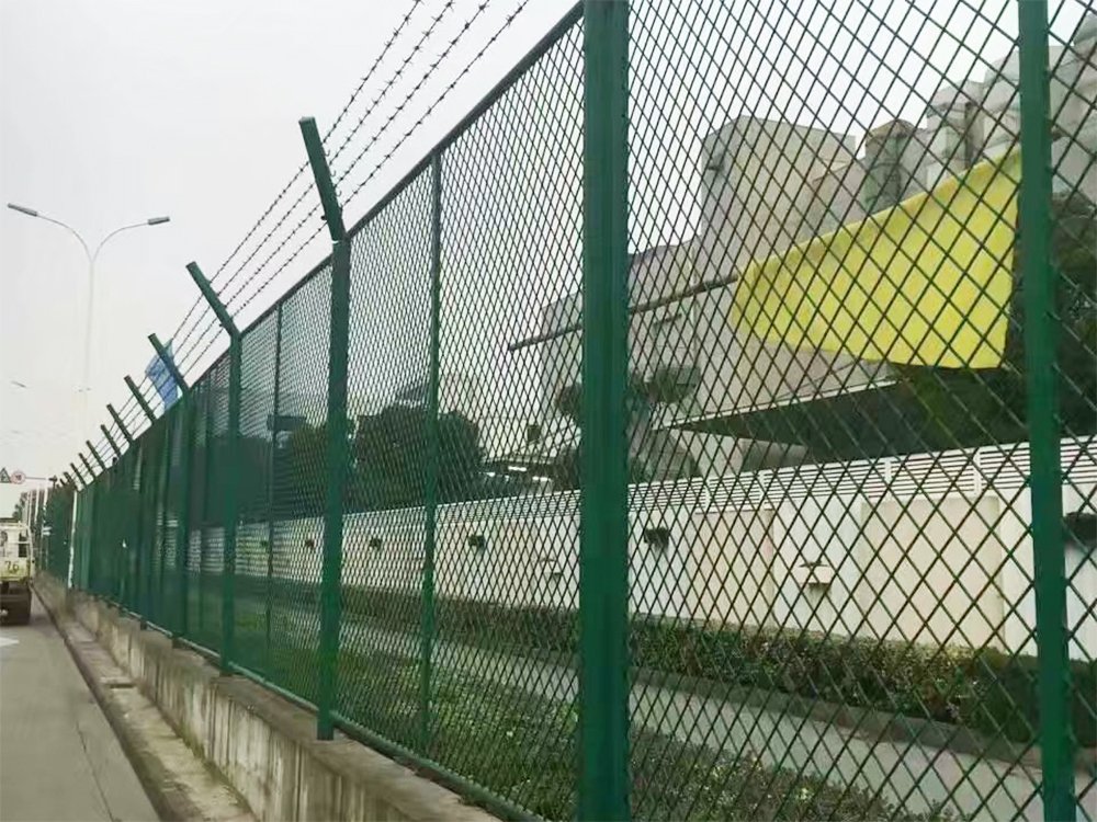 公路专用护栏网价格 围栏网铁丝网多少钱一米 电站护栏网